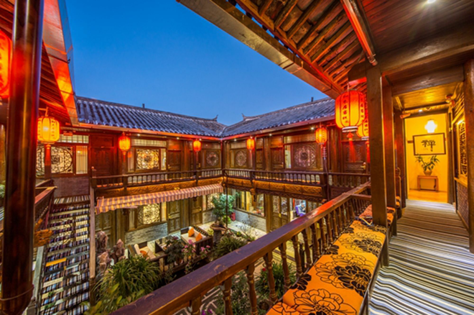 He Mu Ju Inn Zhongyi Branch Lijiang  Exterior foto